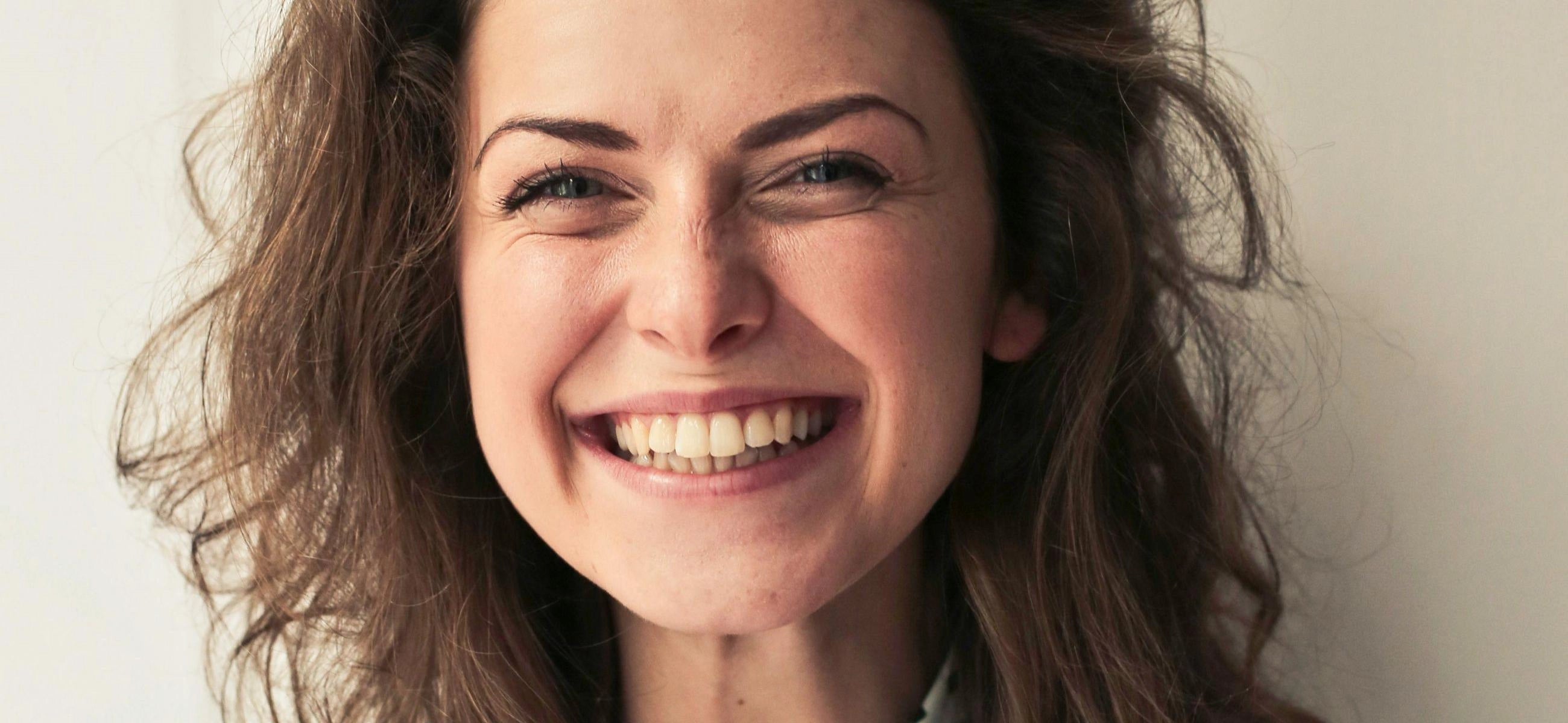 Sådan behandler du tørt hår: De bedste tips og must-have-produkter