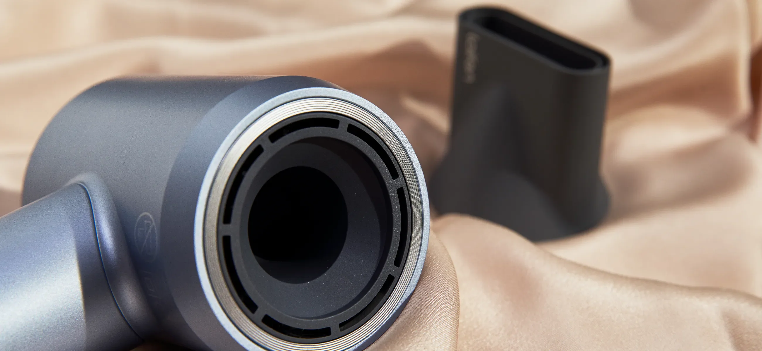 Consejos de experto para usar el secador con accesorios como un profesional