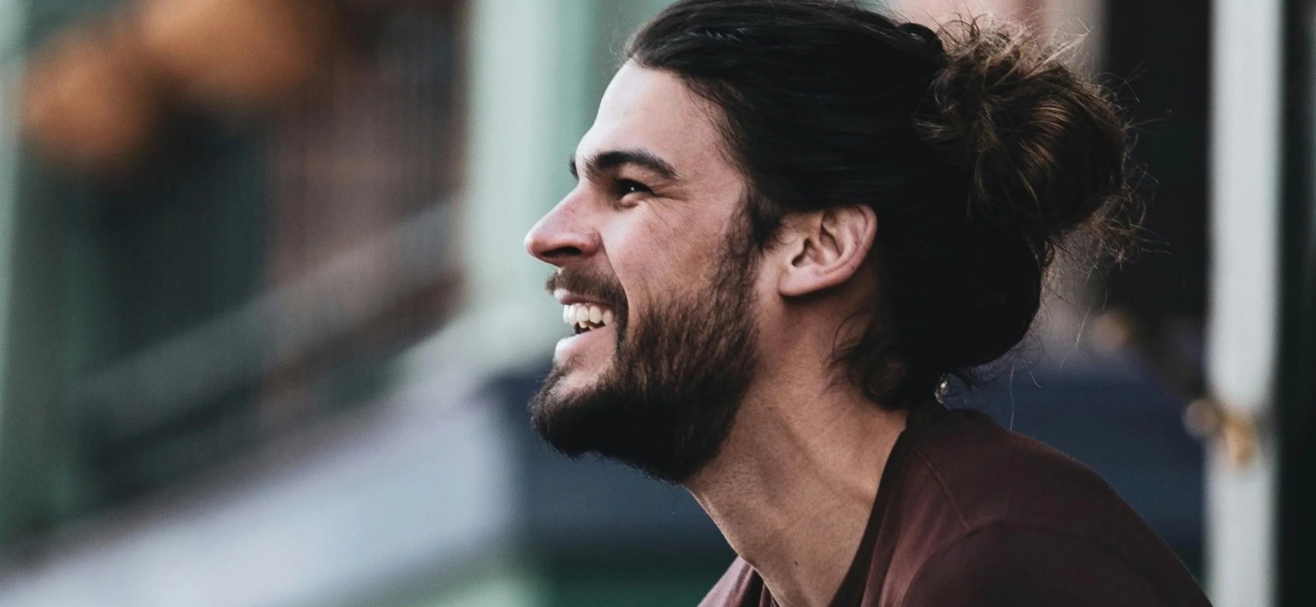 Peinados de media longitud para hombres: Los mejores peinados para 2025