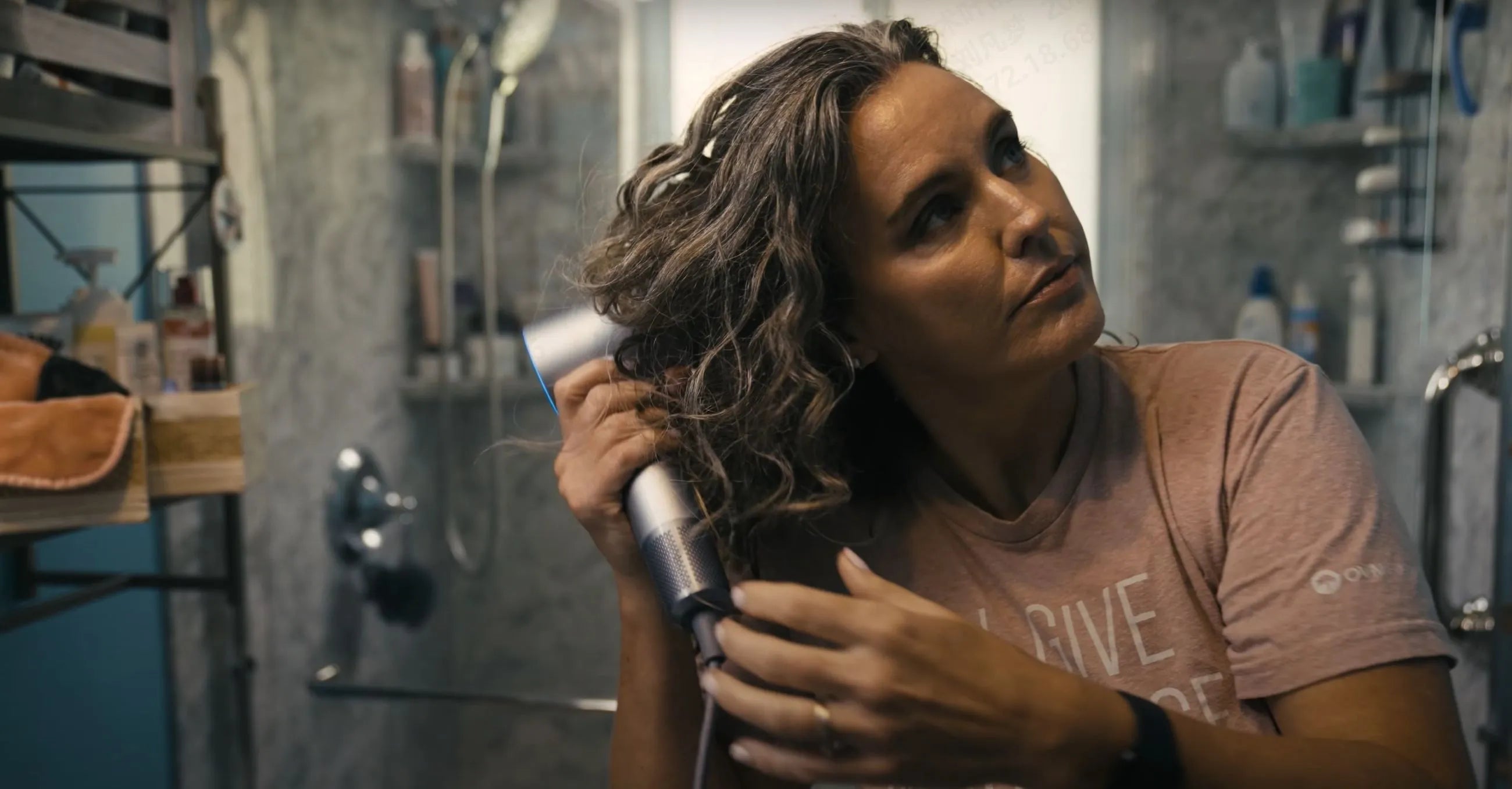 Le guide complet de l'utilisation d'un diffuseur pour le séchage des cheveux bouclés : techniques et astuces