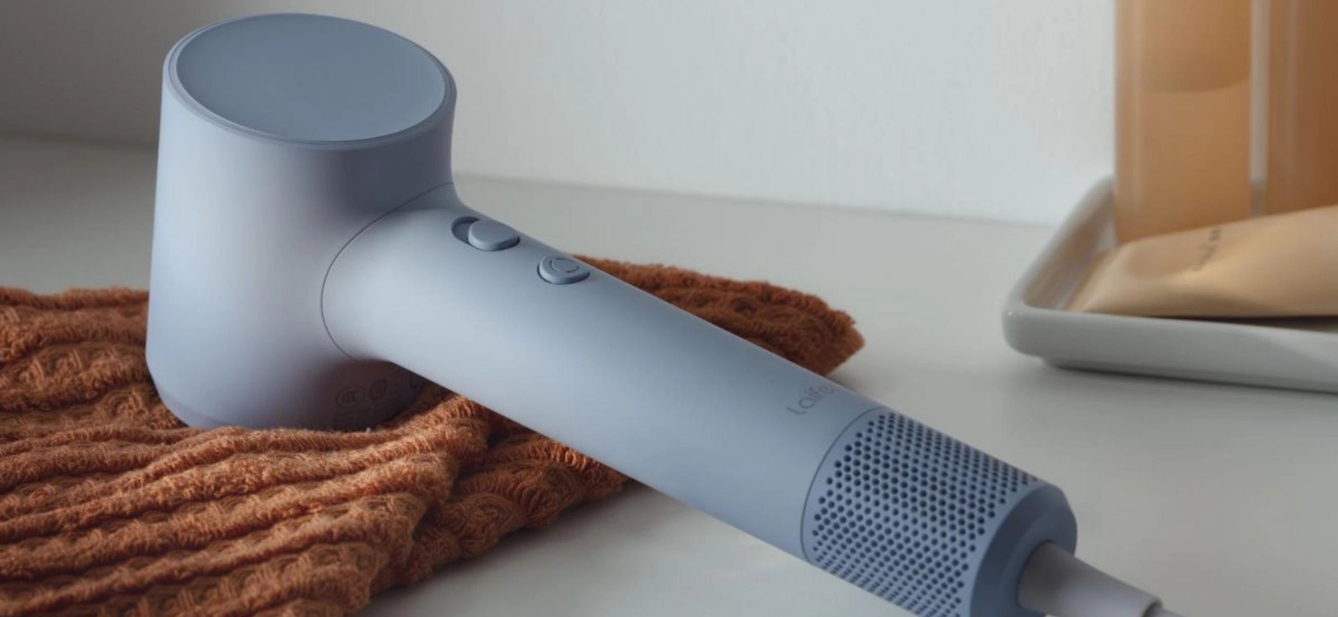 Kateri sušilnik za lase je najboljši za kodraste lase?