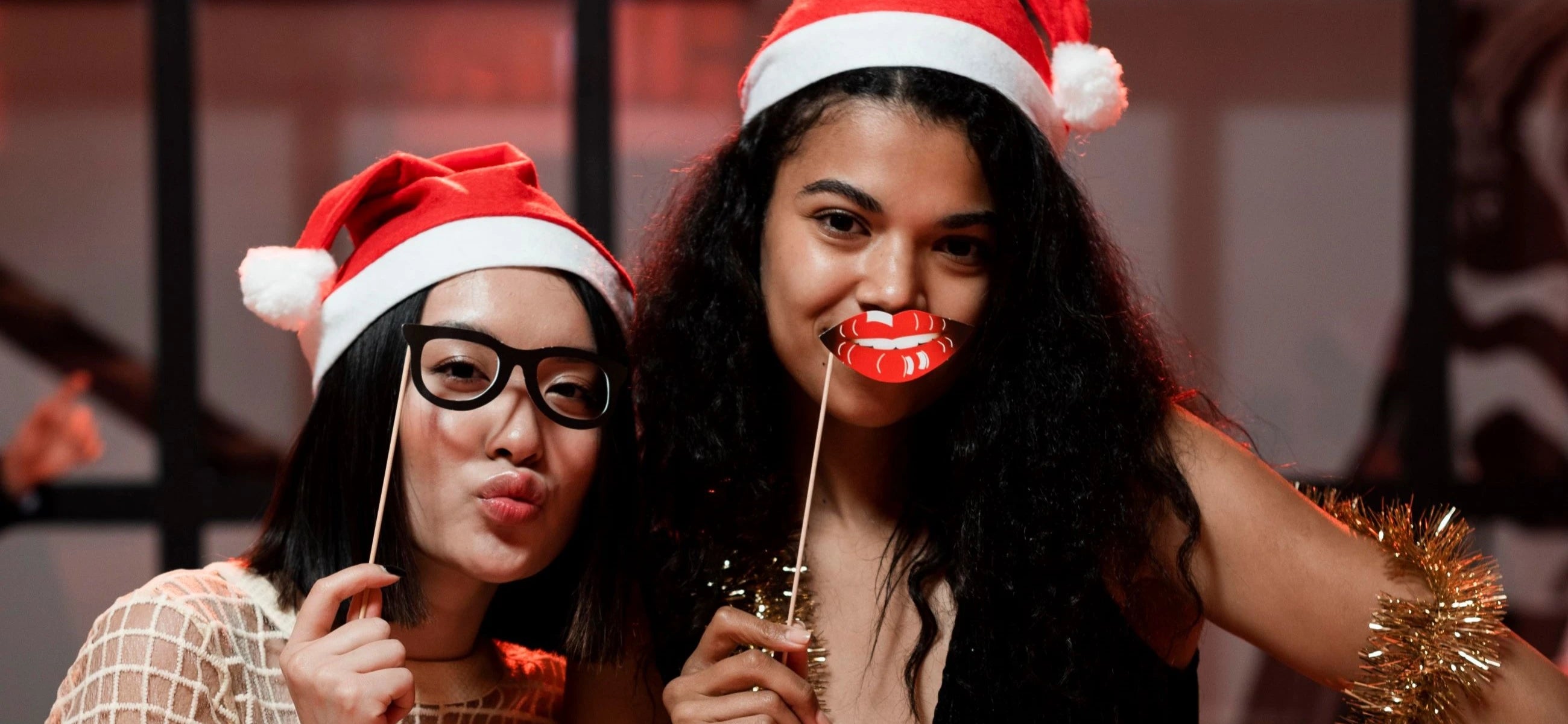 Enostavne ideje za božične lase: 20 najboljših preprostih pričesk za božič: Top 20 Easy Hairstyles to Rock This Christmas