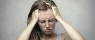 ¿Por qué tengo el pelo seco y quebradizo? 4 soluciones sencillas para tratar el cabello seco y quebradizo