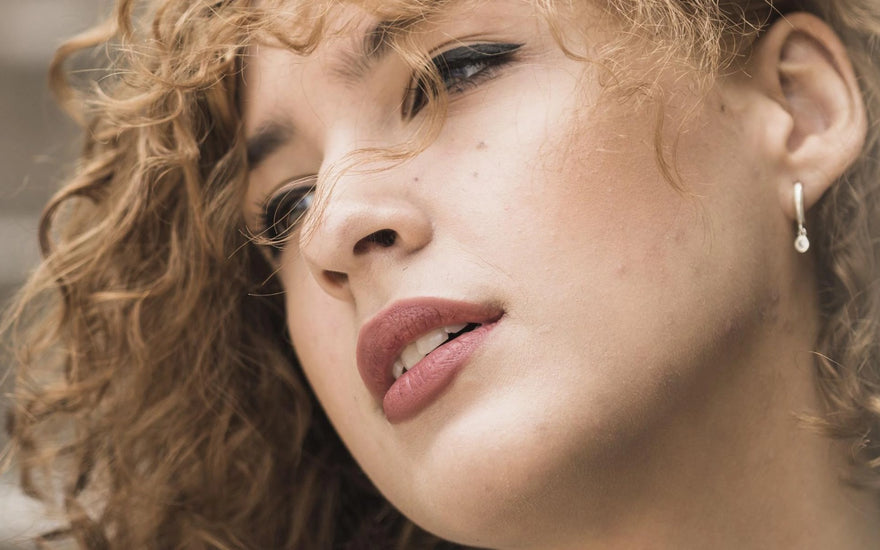 Come gestire i capelli ricci secchi: consigli e prodotti migliori
