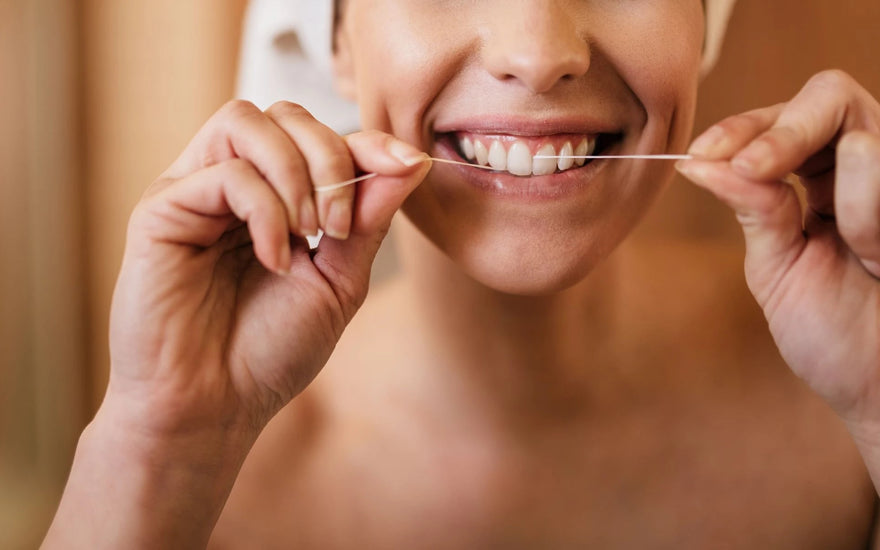 Usar o fio dental ou escovar primeiro: O que é que vem primeiro?
