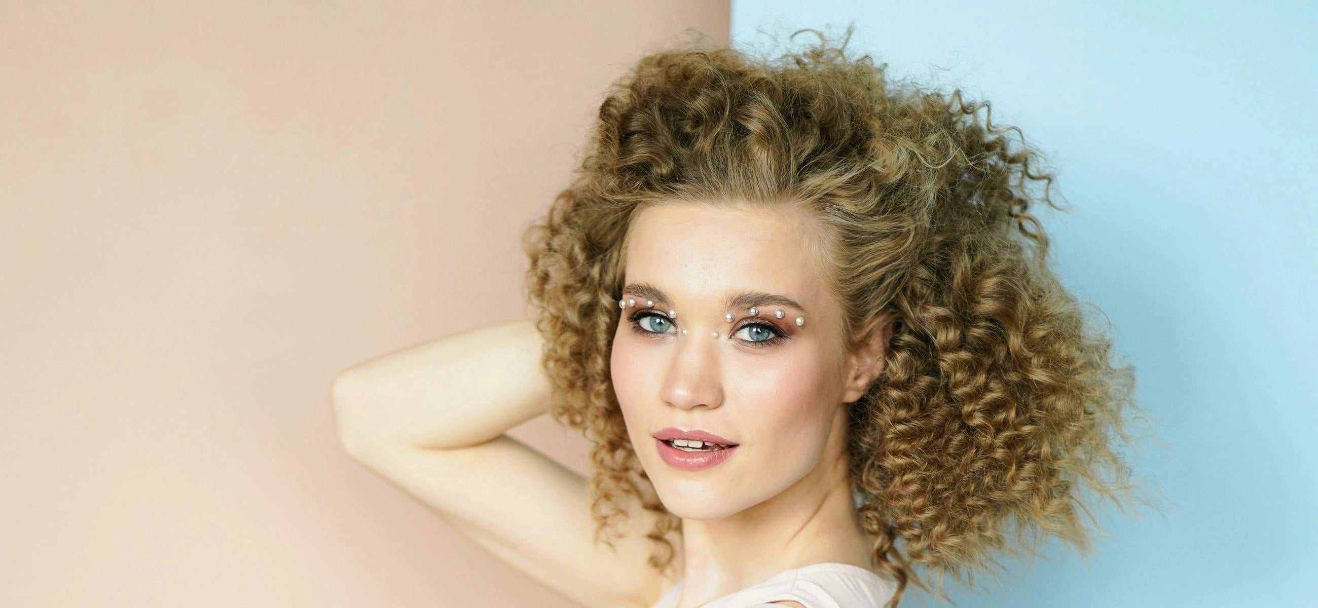 Cuidados com o Cabelo Encaracolado: Hidratação, proteção e dicas de cuidados DIY